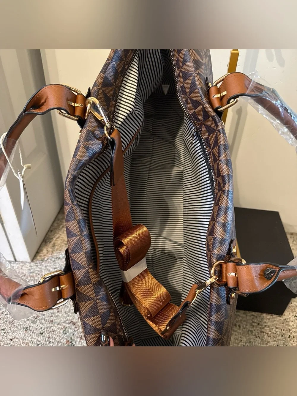 Brown Geometric Travel Tote Bag - Stylish Unisex Carryall